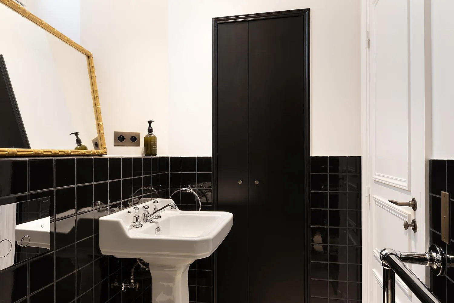 Pick A Flat'S Apartment In Saint-Germain - Place Furstemberg Paris