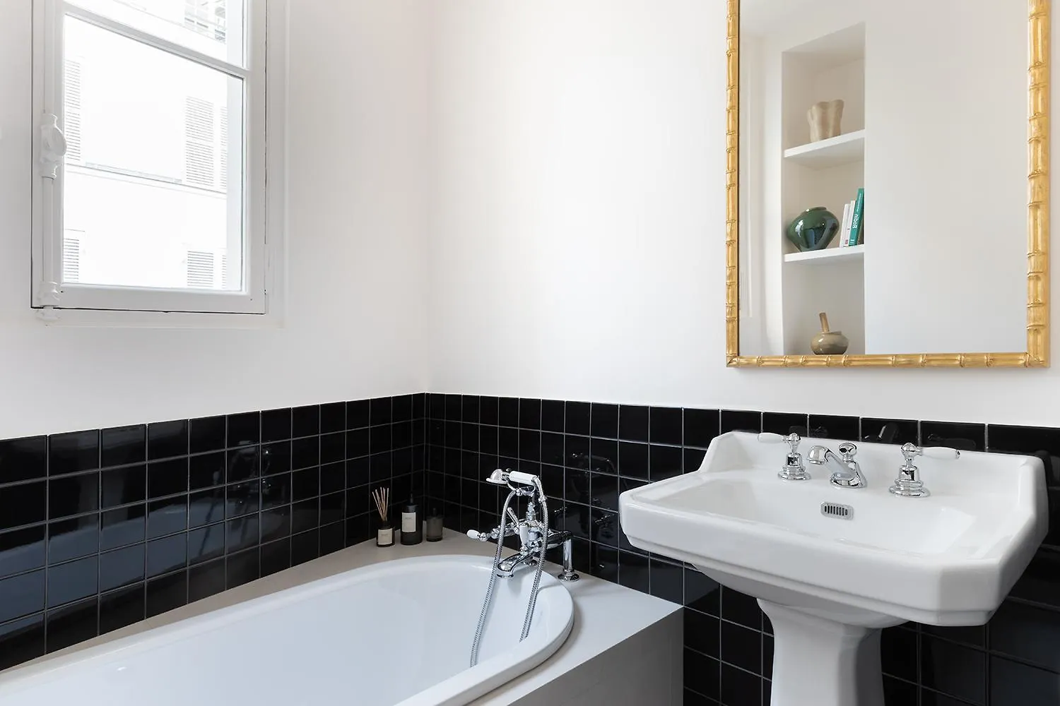 Pick A Flat'S Apartment In Saint-Germain - Place Furstemberg Paris
